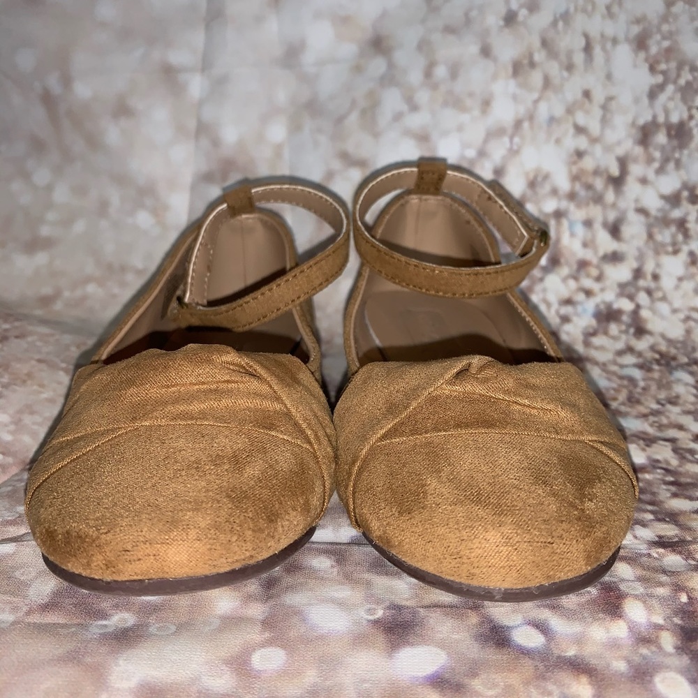 Brown dress shoes